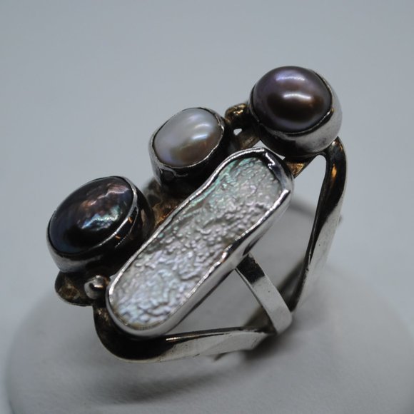 Elegant Silver and Pearl Ring - Picture 6 of 8
